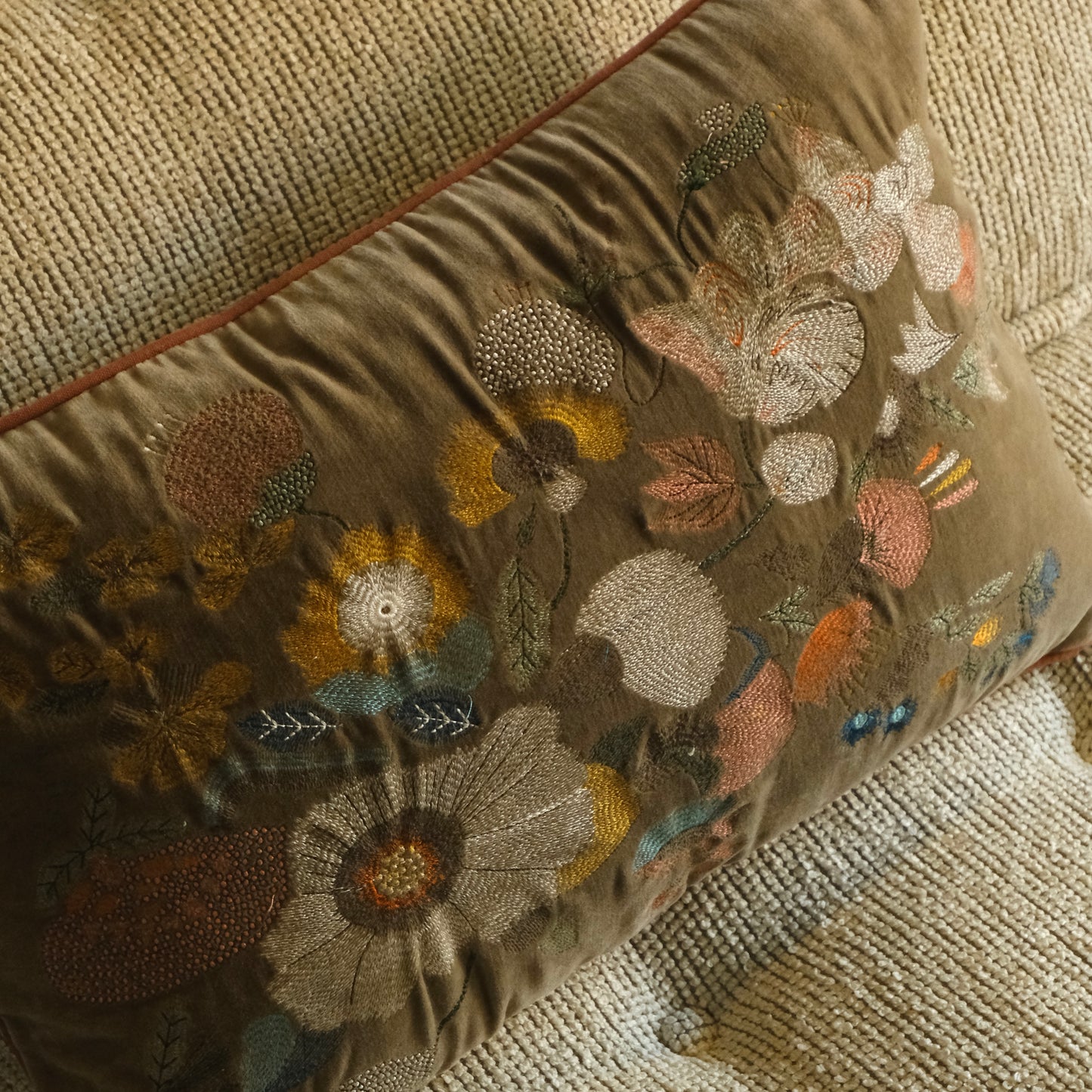 Cojin Rectangular Bordado Flores