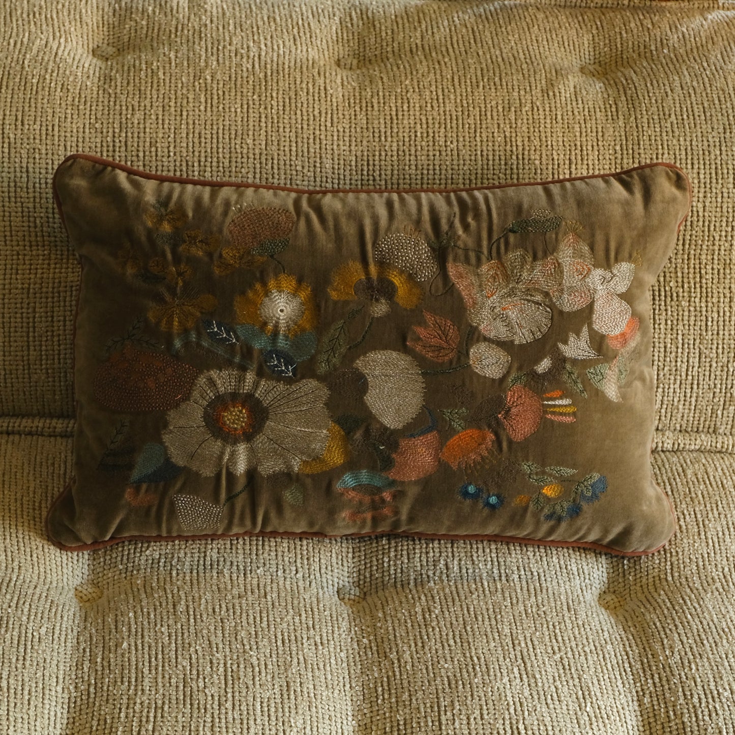 Cojin Rectangular Bordado Flores
