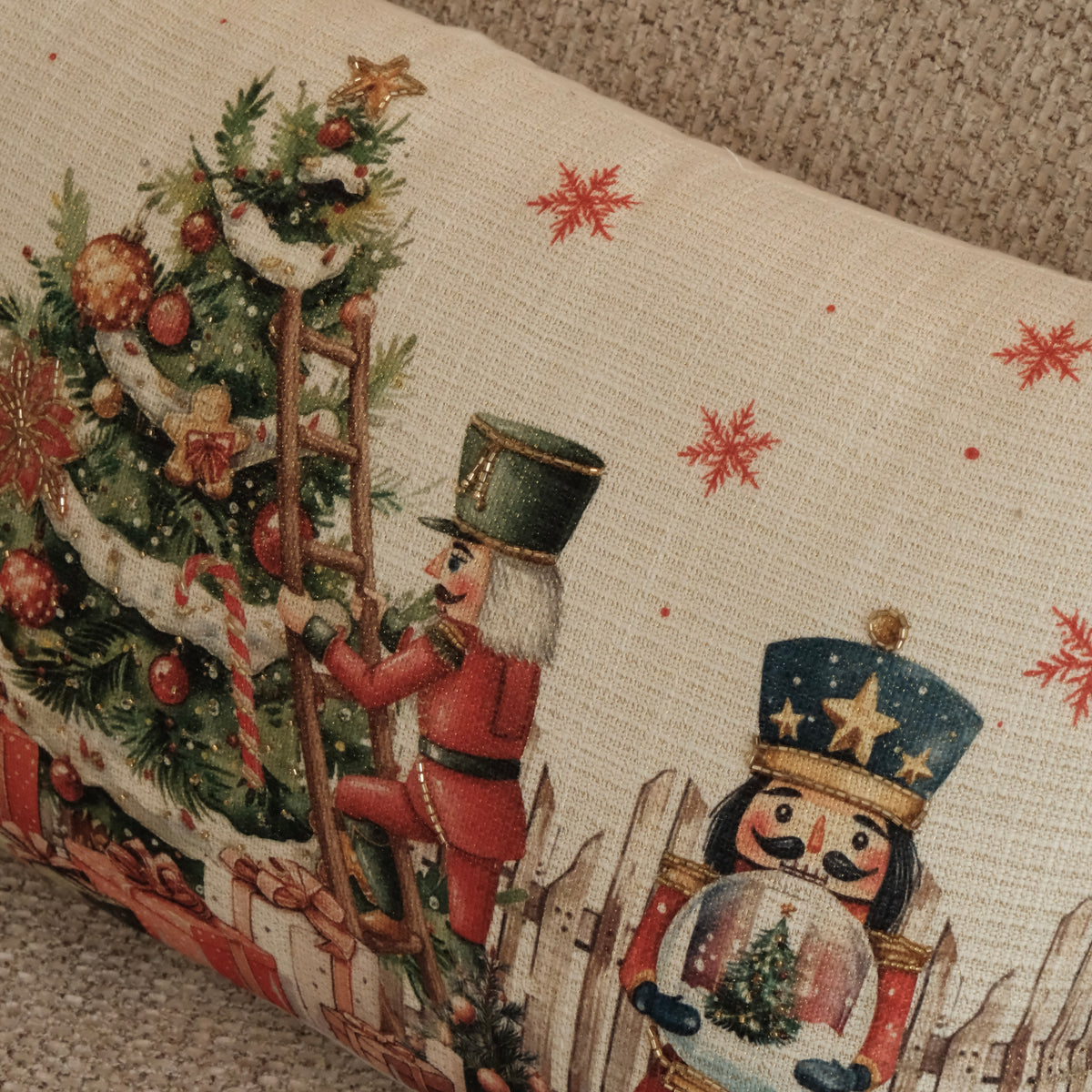 COJIN NAVIDAD RECTANGULAR CASCANUECES