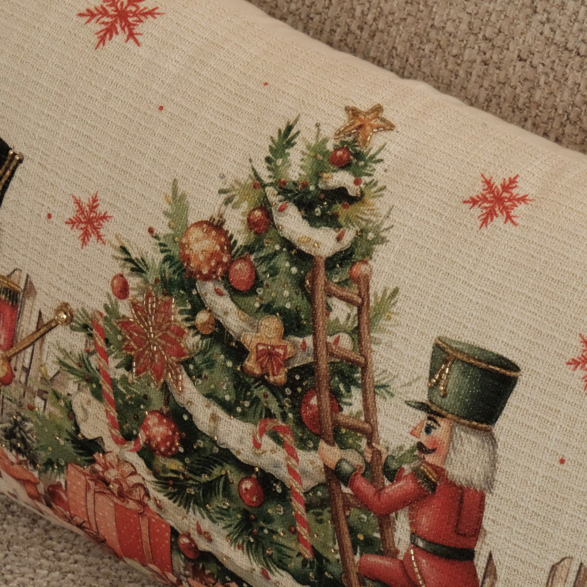 COJIN NAVIDAD RECTANGULAR CASCANUECES