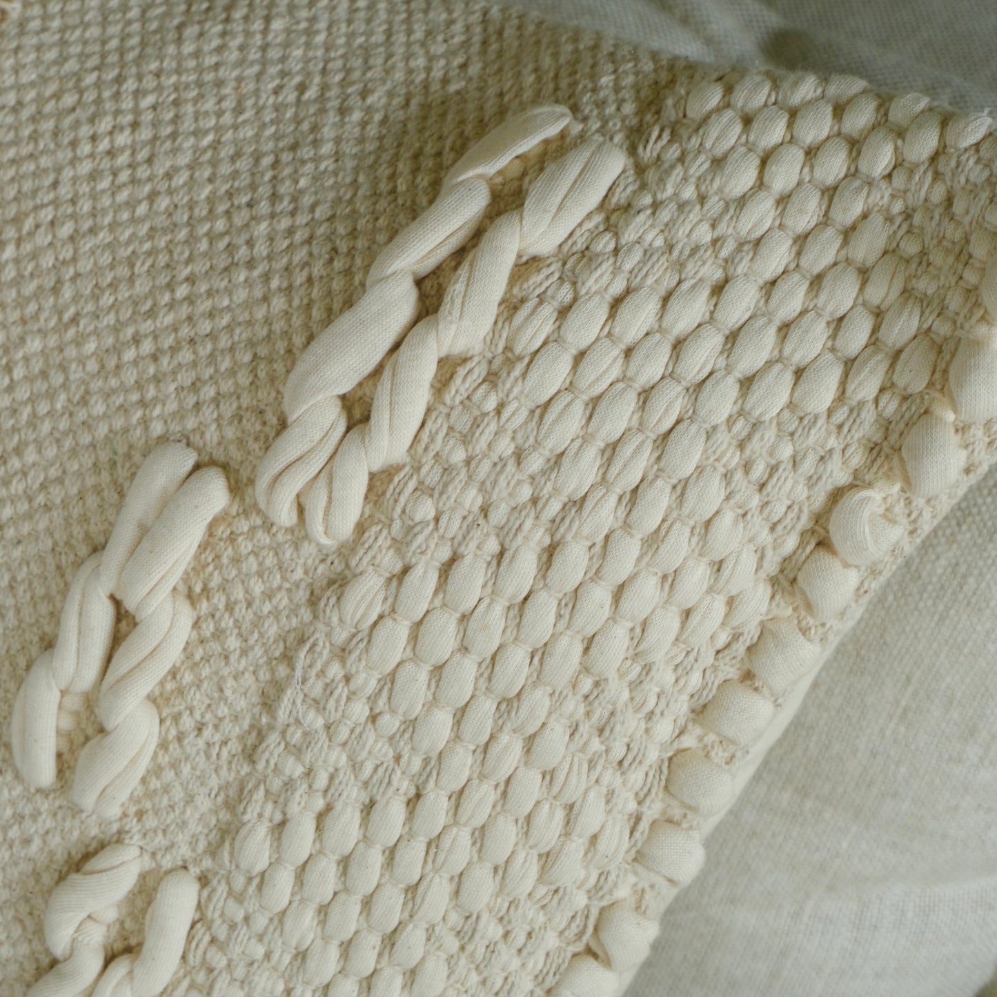 COJÍN MACRAME TEJIDO CRUDO