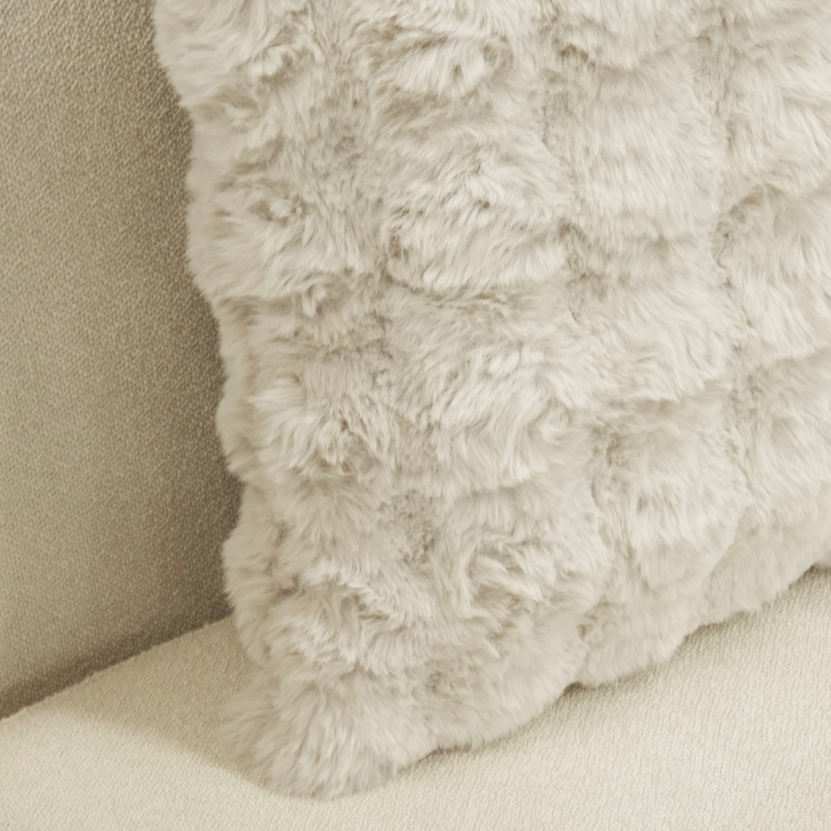 COJÍN CUADRADO PELUCHE GRIS