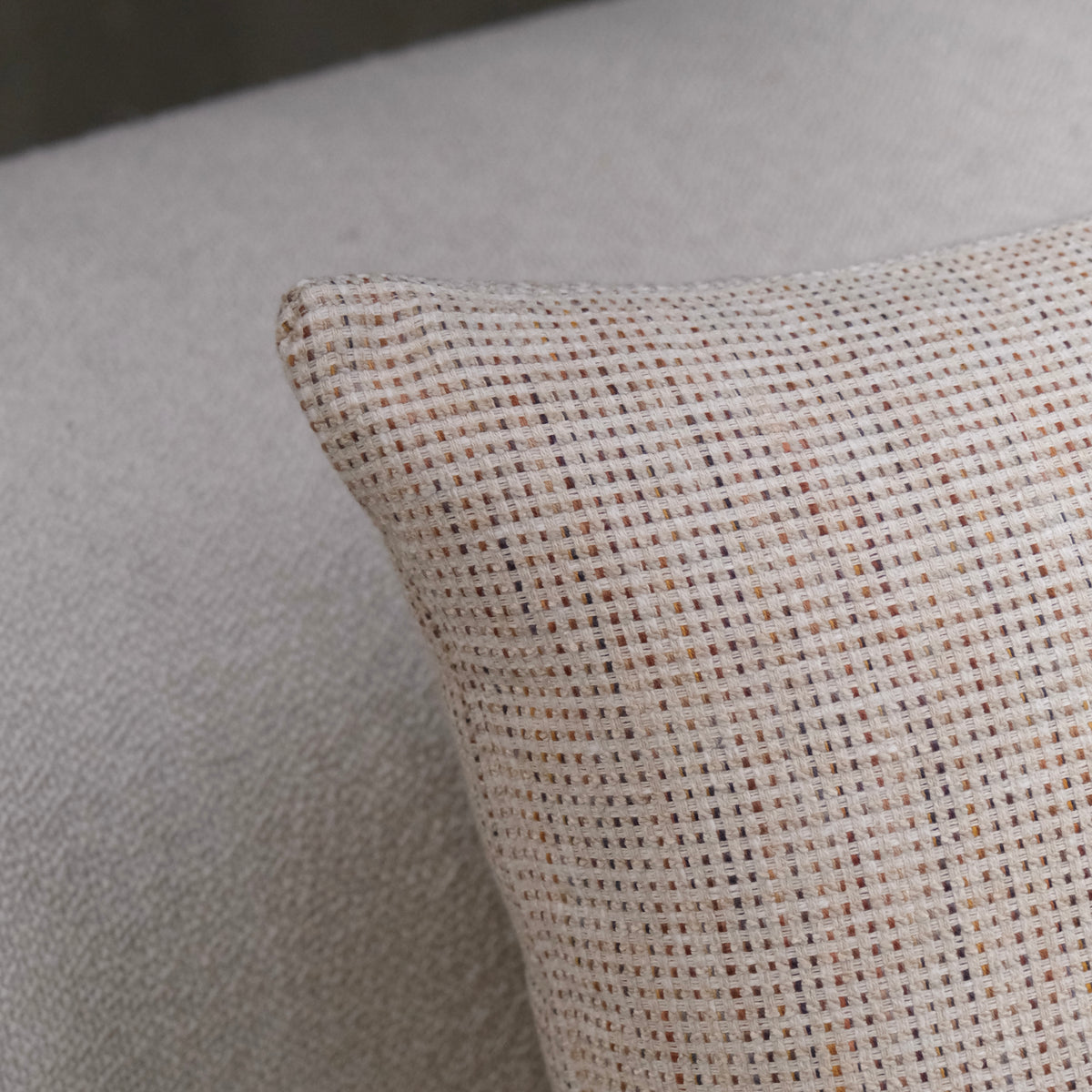 COJIN CUADRADO TEXTURA TAUPE