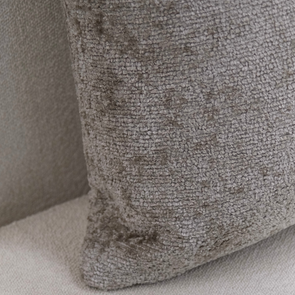 COJIN CUADRADO VISCOSA TAUPE
