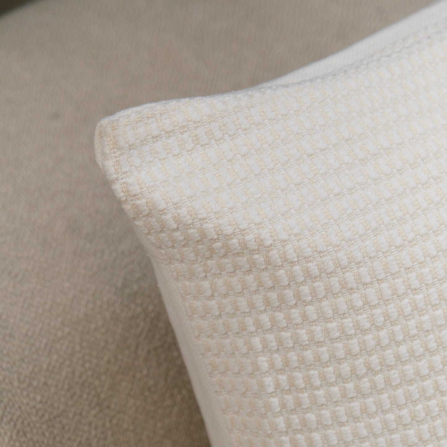 COJÍN CUADRADO TEXTURA BLANCO