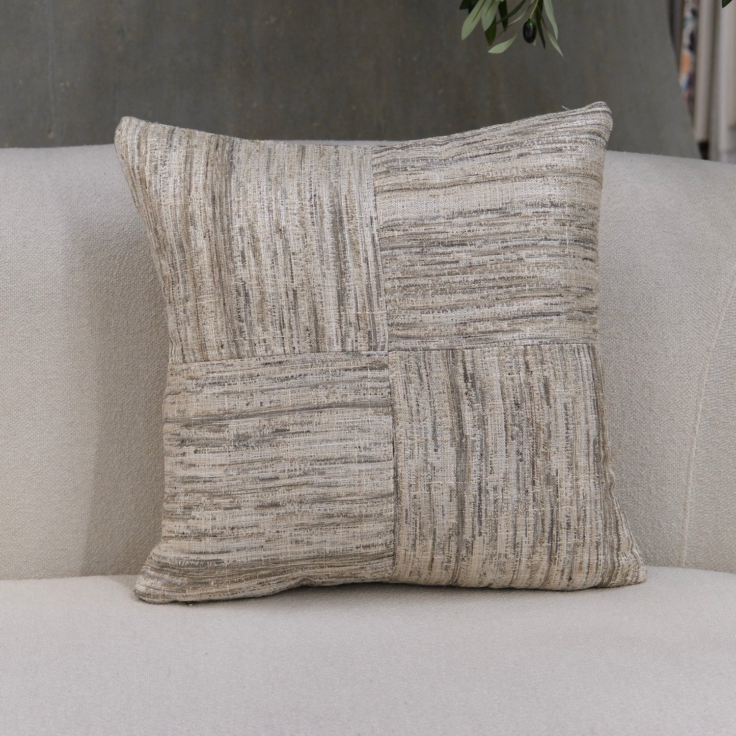 COJÍN CUADRADO RUSTIC LUXURY ORO