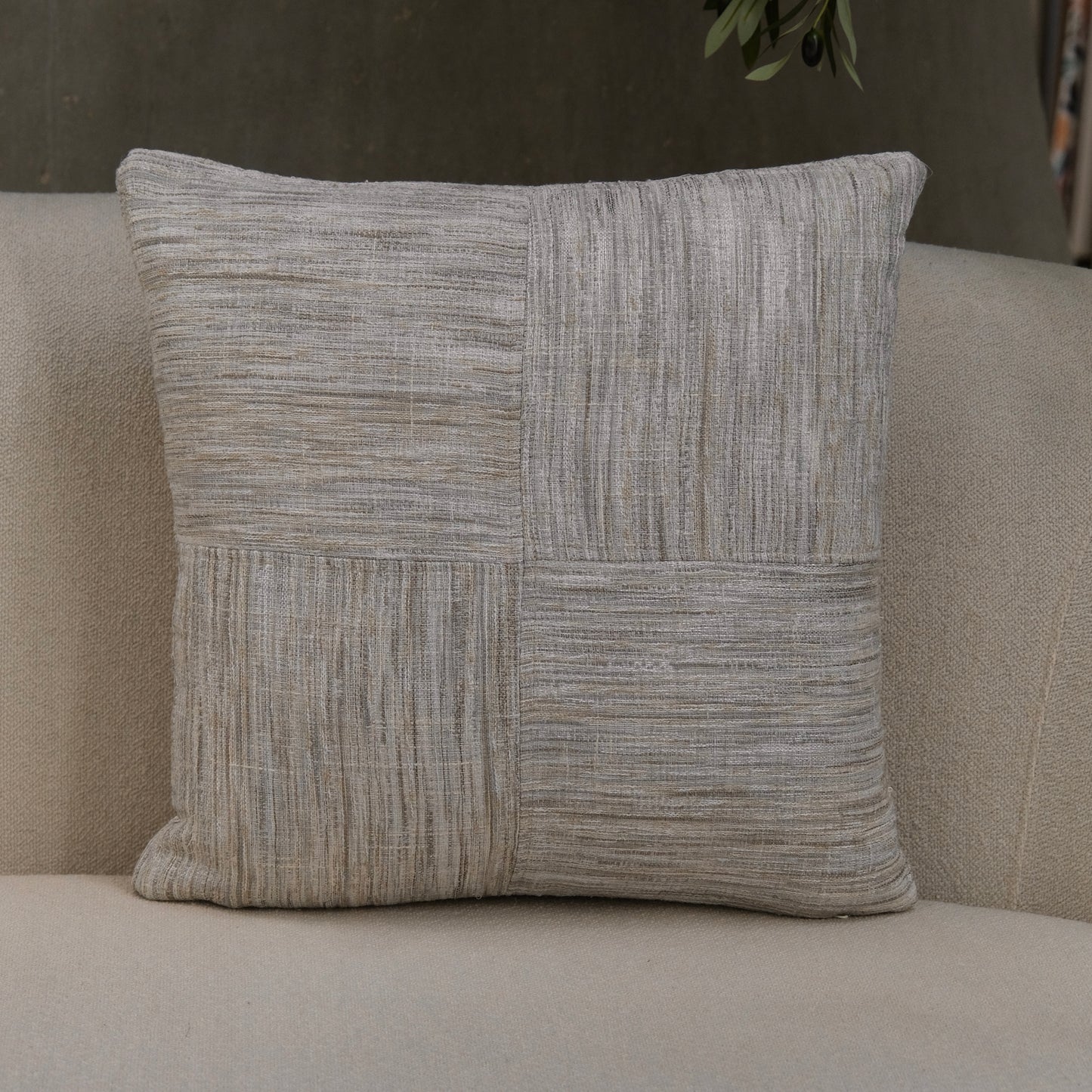 COJÍN CUADRADO RUSTIC LUXURY PLATA